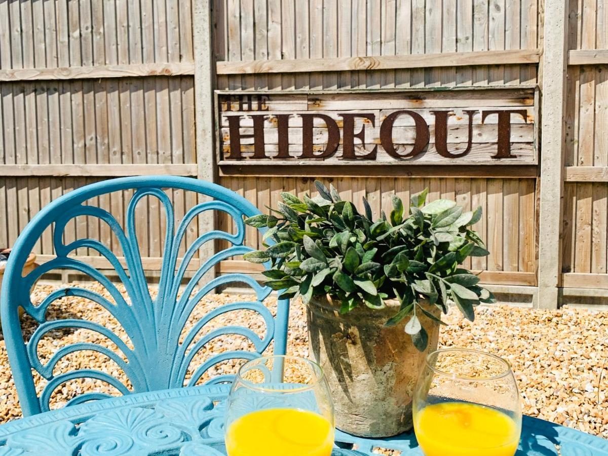 The Hideout Villa ชิชิสเตอร์ ภายนอก รูปภาพ